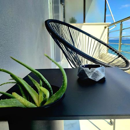 Black & White Seaside House Kalamia Corinth المظهر الخارجي الصورة