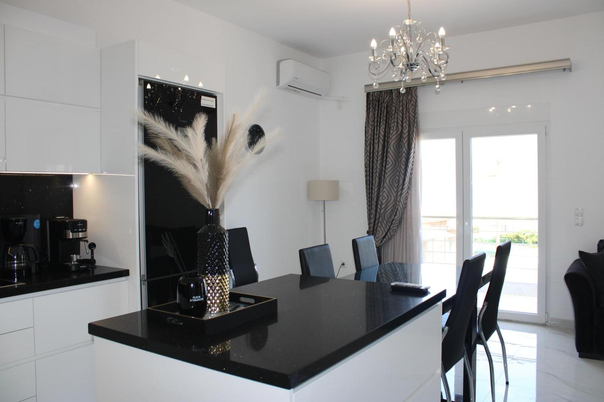 شقة Black & White Seaside House Kalamia Corinth المظهر الخارجي الصورة