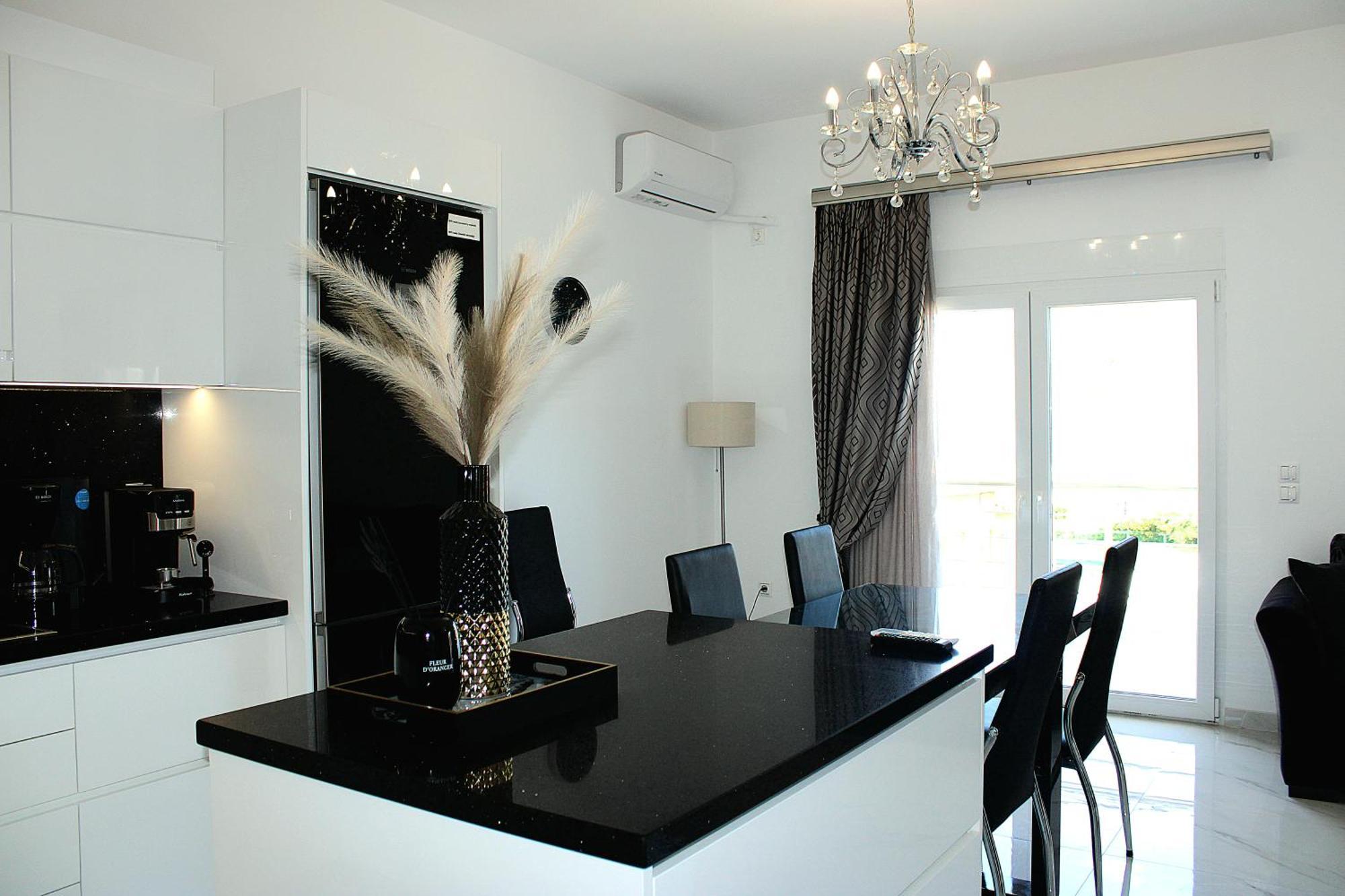 Black & White Seaside House Kalamia Corinth المظهر الخارجي الصورة