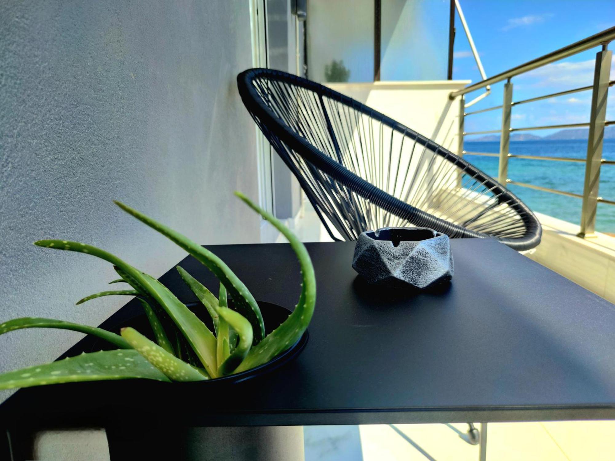 Black & White Seaside House Kalamia Corinth المظهر الخارجي الصورة