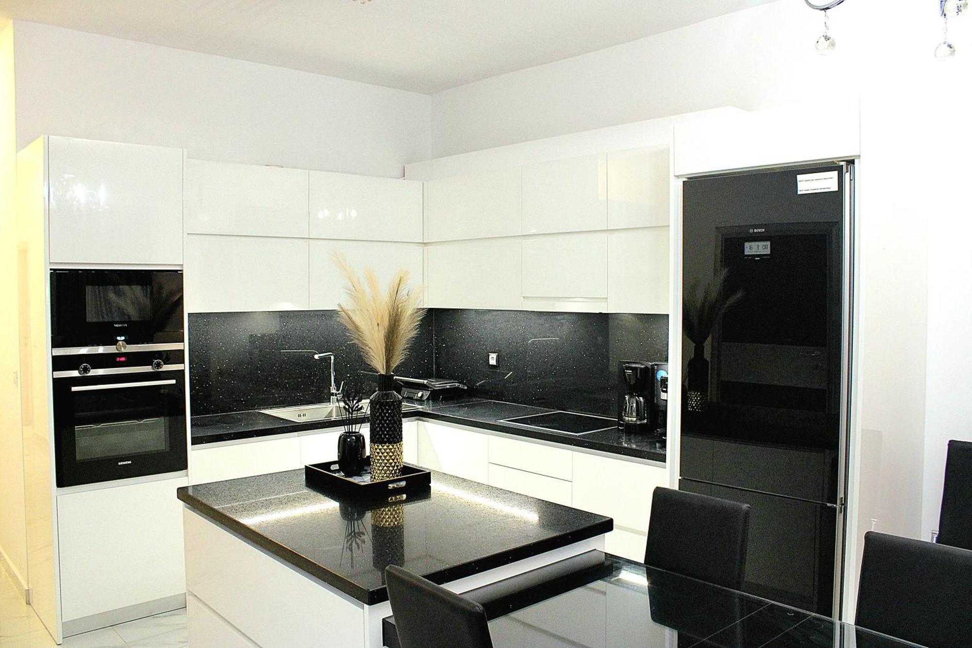 Black & White Seaside House Kalamia Corinth المظهر الخارجي الصورة